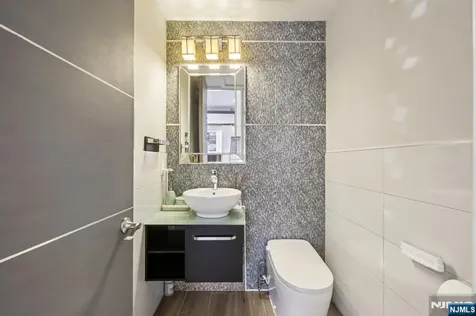 26 Hudson Terrace Edgewater NJ 07020