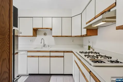 21 Cedar Wood Terrace Woodland Park NJ 07424