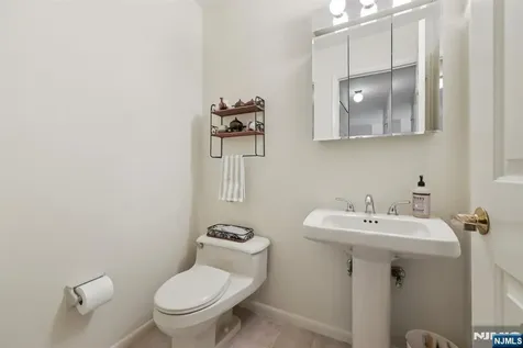21 Cedar Wood Terrace Woodland Park NJ 07424