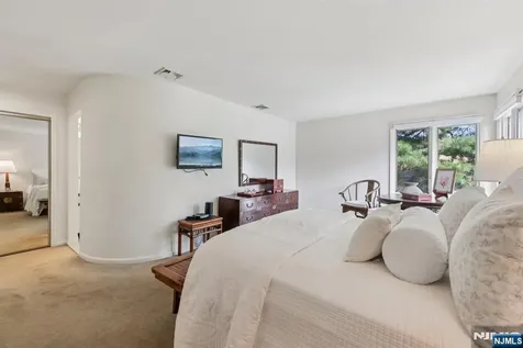 21 Cedar Wood Terrace Woodland Park NJ 07424