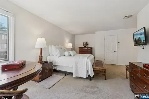 21 Cedar Wood Terrace Woodland Park NJ 07424