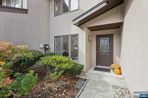 21 Cedar Wood Terrace Woodland Park NJ 07424