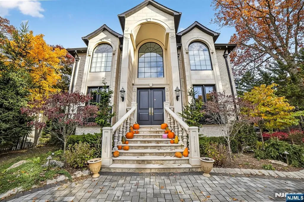 1096 Briar Way Fort Lee NJ 07024