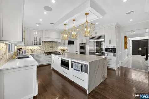 1096 Briar Way Fort Lee NJ 07024