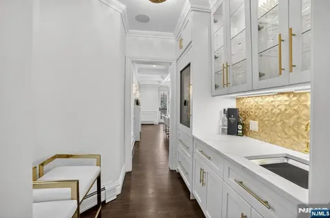 1096 Briar Way Fort Lee NJ 07024