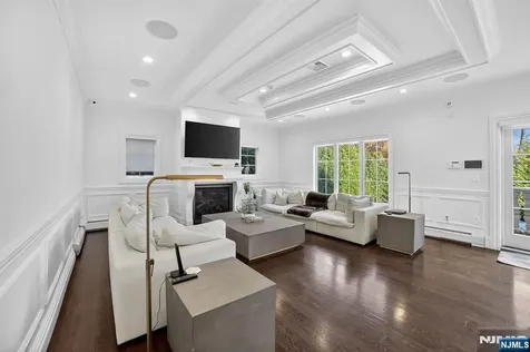 1096 Briar Way Fort Lee NJ 07024