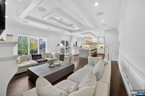 1096 Briar Way Fort Lee NJ 07024