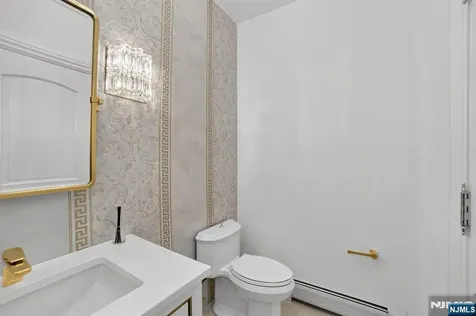 1096 Briar Way Fort Lee NJ 07024