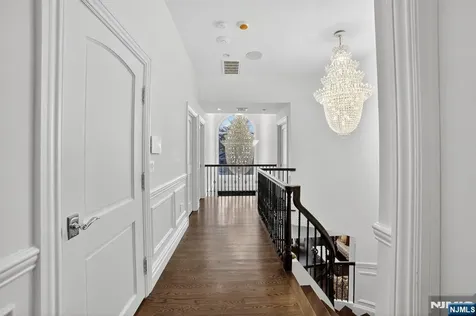 1096 Briar Way Fort Lee NJ 07024
