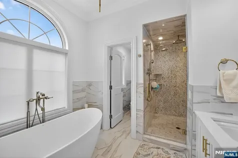 1096 Briar Way Fort Lee NJ 07024