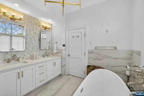 1096 Briar Way Fort Lee NJ 07024