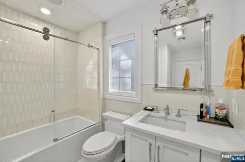 1096 Briar Way Fort Lee NJ 07024