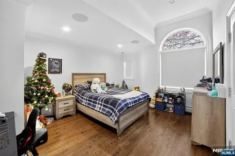 1096 Briar Way Fort Lee NJ 07024