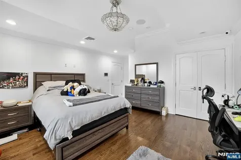 1096 Briar Way Fort Lee NJ 07024
