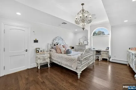 1096 Briar Way Fort Lee NJ 07024