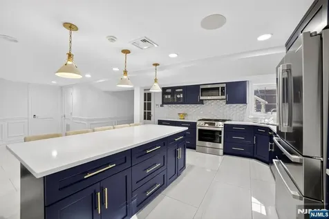 1096 Briar Way Fort Lee NJ 07024