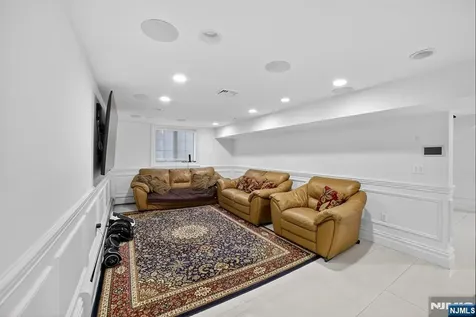 1096 Briar Way Fort Lee NJ 07024