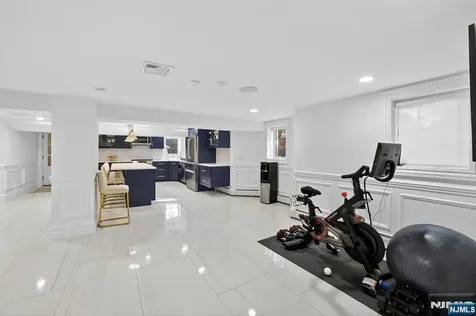 1096 Briar Way Fort Lee NJ 07024