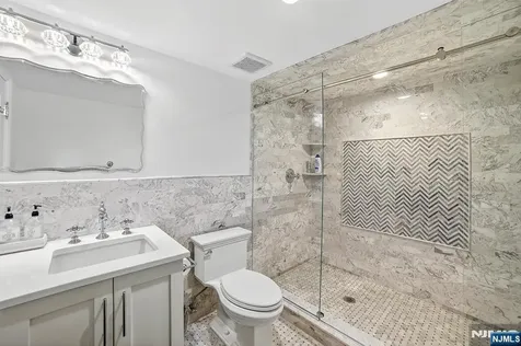 1096 Briar Way Fort Lee NJ 07024