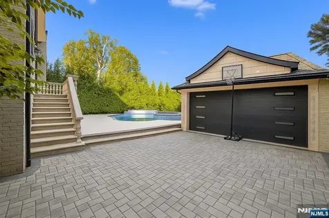 1096 Briar Way Fort Lee NJ 07024
