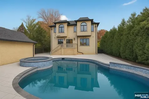 1096 Briar Way Fort Lee NJ 07024