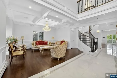 1096 Briar Way Fort Lee NJ 07024