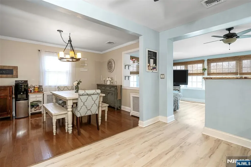 21 Sunrise Avenue Bloomingdale NJ 07403