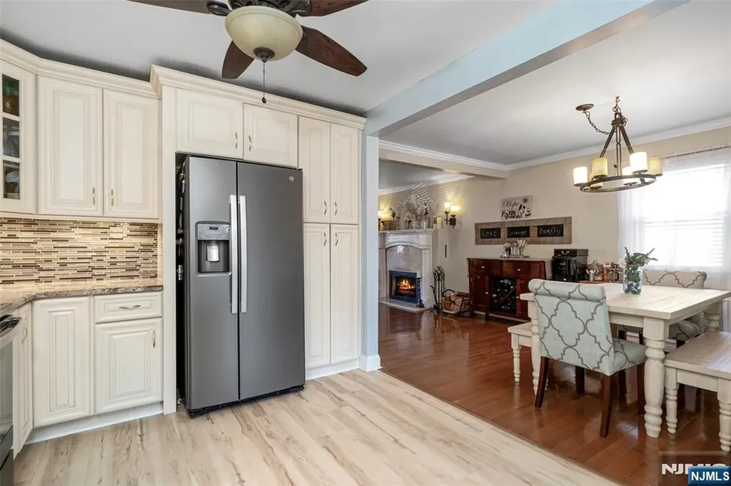 21 Sunrise Avenue Bloomingdale NJ 07403