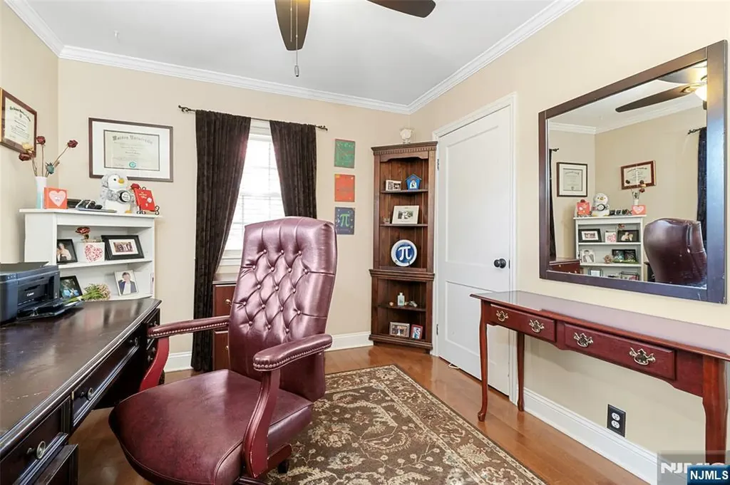 21 Sunrise Avenue Bloomingdale NJ 07403