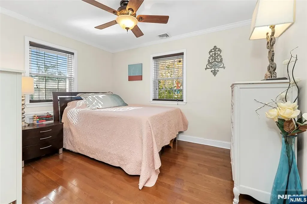 21 Sunrise Avenue Bloomingdale NJ 07403