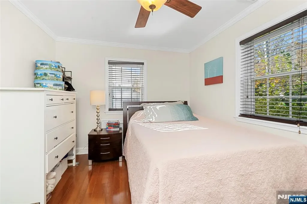 21 Sunrise Avenue Bloomingdale NJ 07403