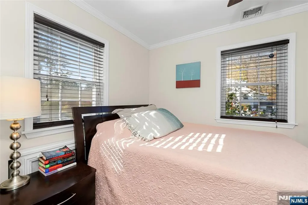 21 Sunrise Avenue Bloomingdale NJ 07403