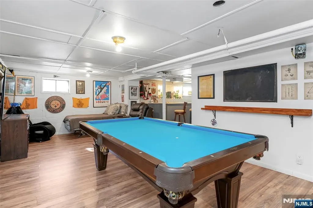 21 Sunrise Avenue Bloomingdale NJ 07403