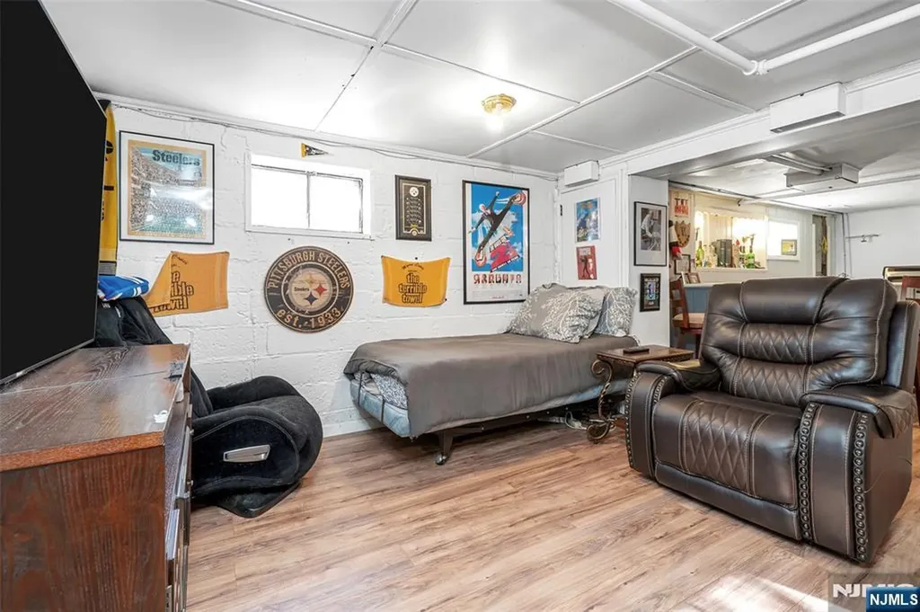 21 Sunrise Avenue Bloomingdale NJ 07403