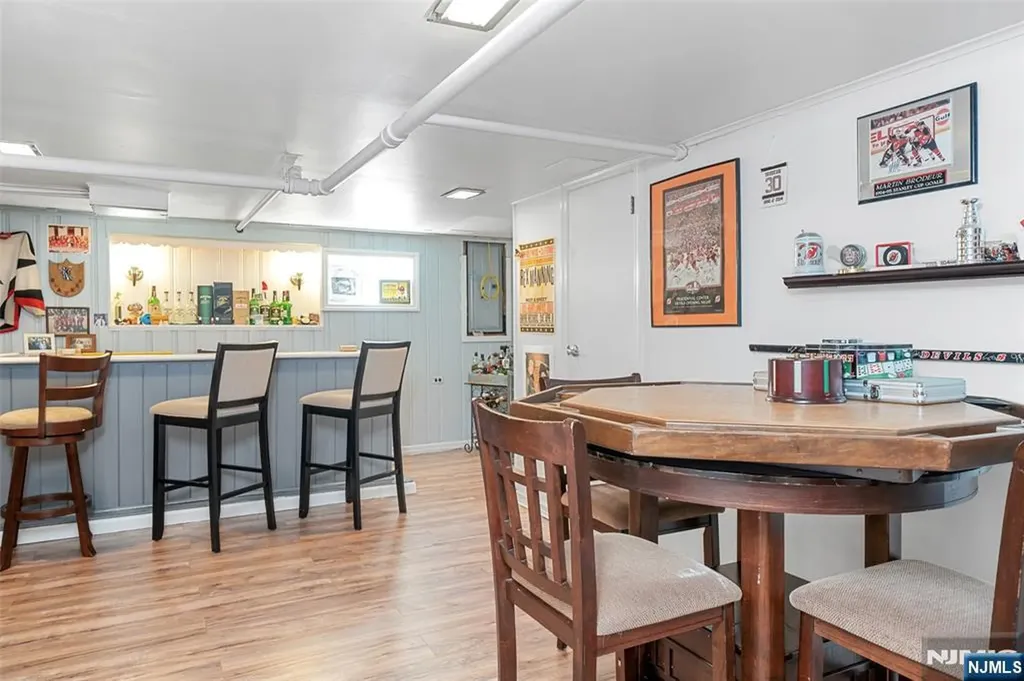 21 Sunrise Avenue Bloomingdale NJ 07403