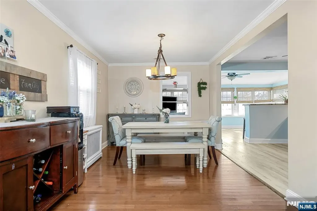 21 Sunrise Avenue Bloomingdale NJ 07403