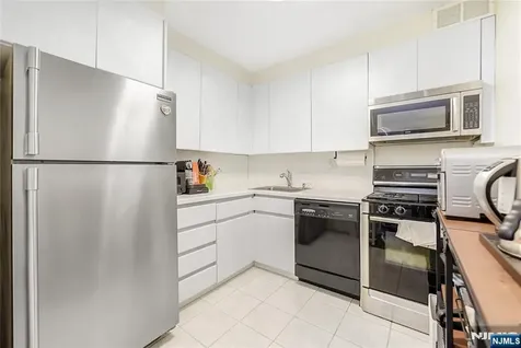2000 Linwood Avenue Fort Lee NJ 07024