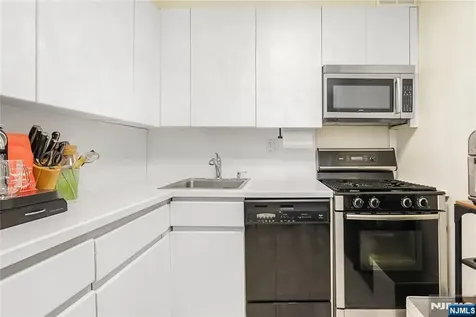 2000 Linwood Avenue Fort Lee NJ 07024