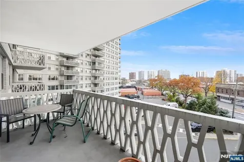2000 Linwood Avenue Fort Lee NJ 07024