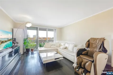 2000 Linwood Avenue Fort Lee NJ 07024