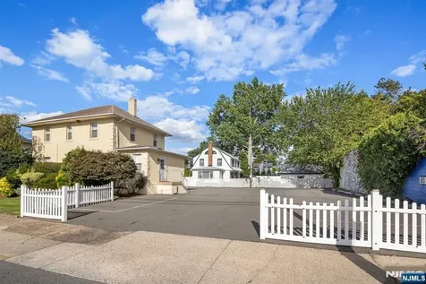 197 Washington Avenue Bergenfield NJ 07621