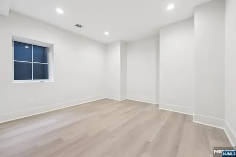 92 Benton Road Paramus NJ 07652