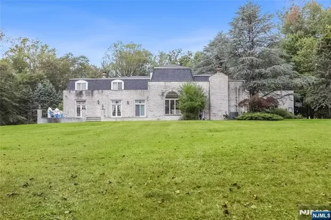 132 Chestnut Ridge Road Saddle River NJ 07458