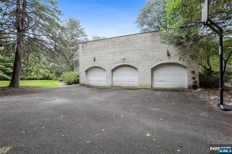 132 Chestnut Ridge Road Saddle River NJ 07458