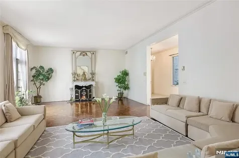 132 Chestnut Ridge Road Saddle River NJ 07458