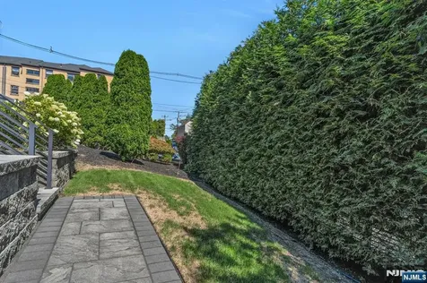 1238 River Road Edgewater NJ 07020