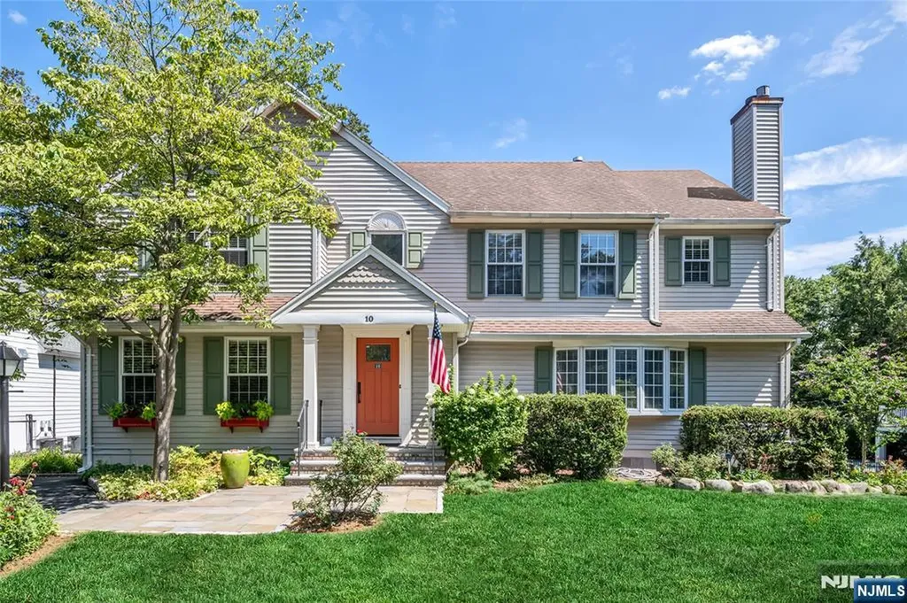10 Beechwood Road Ho-ho-kus NJ 07423