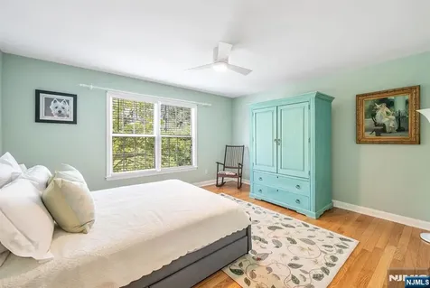 10 Beechwood Road Ho-ho-kus NJ 07423