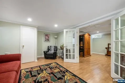 10 Beechwood Road Ho-ho-kus NJ 07423