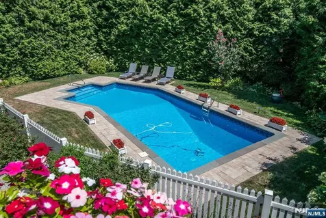 10 Beechwood Road Ho-ho-kus NJ 07423